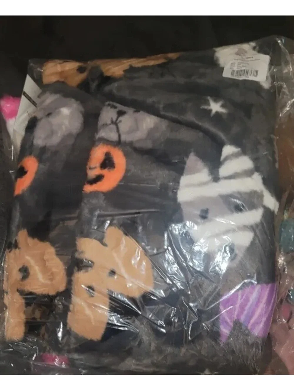 DOGTOBER FRIENDS KODA HALLOWEEN DOGS CATS PLUSH THROW BLANKET 50X70 GREY NWT